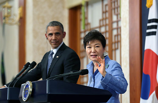 ▲ 지난 4월 25일 청와대에서 열린 정상회담 직후 기자회견을 하고 있는 박근혜(오른쪽) 대통령과 버락 오바마 미국 대통령 ⓒ청와대 